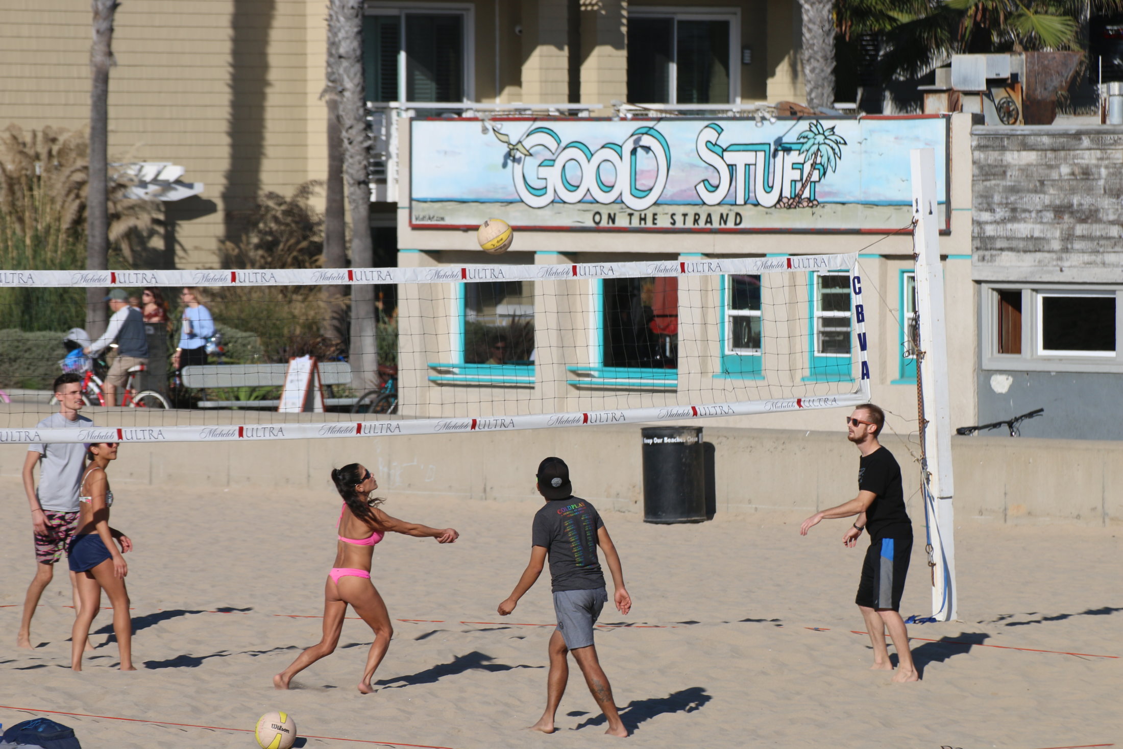 Hermosa Beach Vollyball game